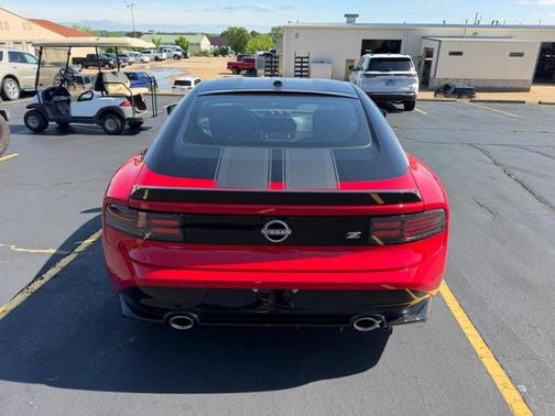 2t Red Blk Roof 2025 Nissan Z Sport