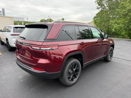 Velvet Red Pearlcoat 2026 Jeep Grand Cherokee Laredo
