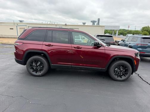 Velvet Red Pearlcoat 2026 Jeep Grand Cherokee Laredo