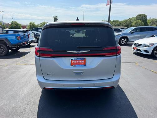 Silver Mist Clearcoat 2024 Chrysler Pacifica Touring-L