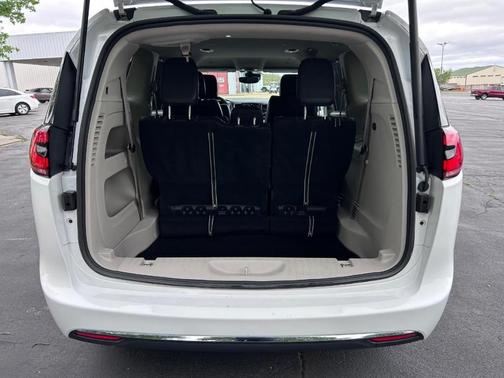 2022 Chrysler Pacifica Touring-L