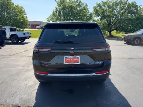 Diamond Black 2026 Jeep Grand Cherokee Laredo 4x4