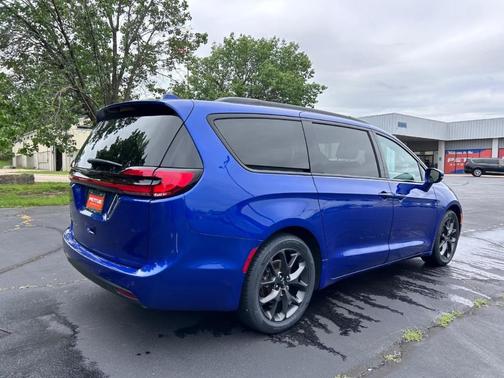 2021 Chrysler Pacifica Touring-L
