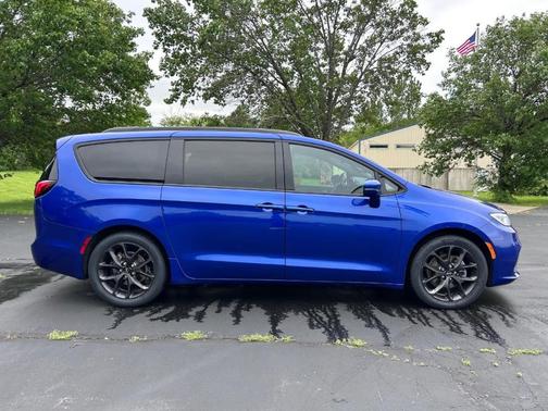 2021 Chrysler Pacifica Touring-L