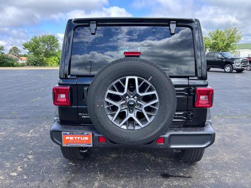 2025 Jeep Wrangler Sahara