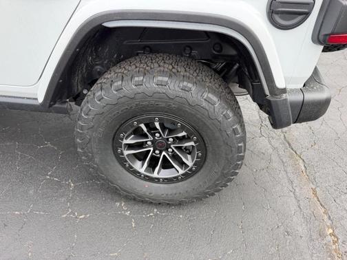 Bright White Clearcoat 2026 Jeep Wrangler Rubicon