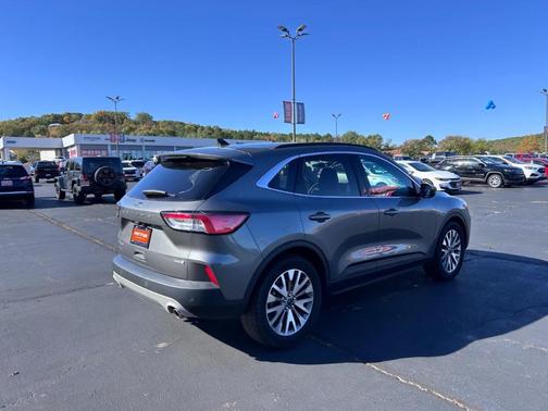 2022 Ford Escape Titanium Hybrid