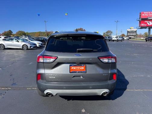 2022 Ford Escape Titanium Hybrid