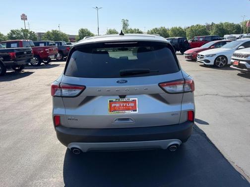 Iconic Silver Metallic 2021 Ford Escape SE