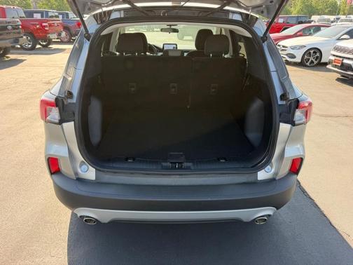 Iconic Silver Metallic 2021 Ford Escape SE