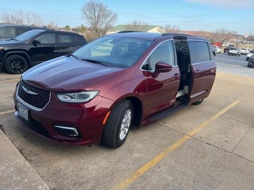 2022 Chrysler Pacifica Touring-L