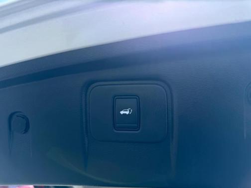 White 2023 Nissan Murano SL