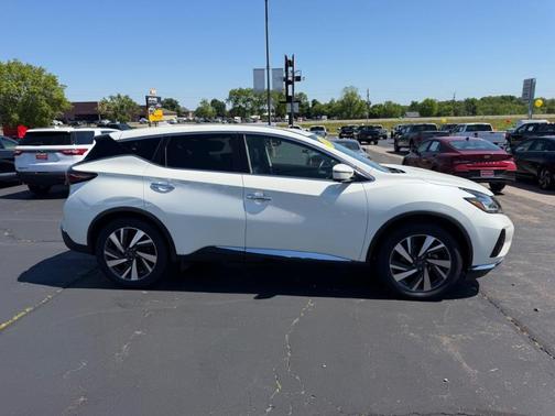 White 2023 Nissan Murano SL