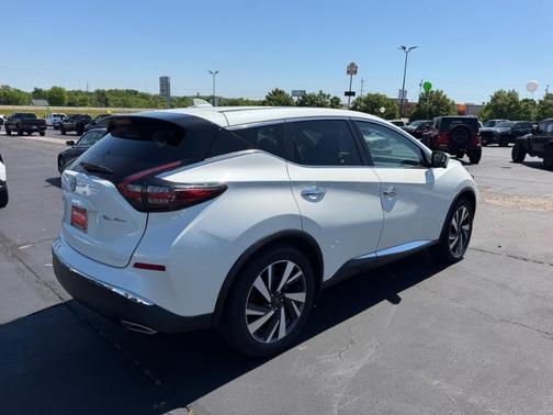 White 2023 Nissan Murano SL