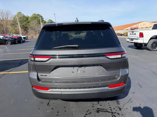 2026 Jeep Grand Cherokee Laredo