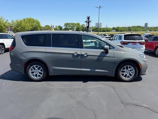 Ceramic Gray Clearcoat 2023 Chrysler Pacifica Touring-L