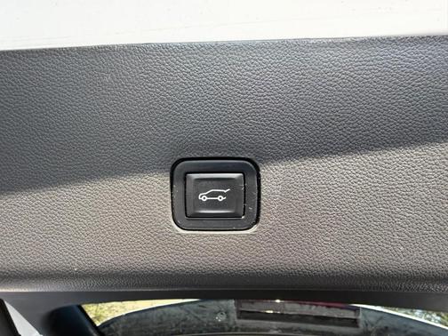 Summit White / White 2021 Chevrolet Traverse LT Cloth