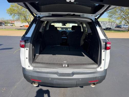 Summit White / White 2021 Chevrolet Traverse LT Cloth