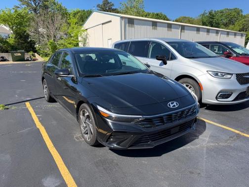 Black 2024 Hyundai ELANTRA SEL
