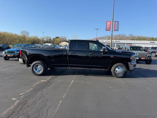Black Clearcoat 2026 RAM 3500 Tradesman