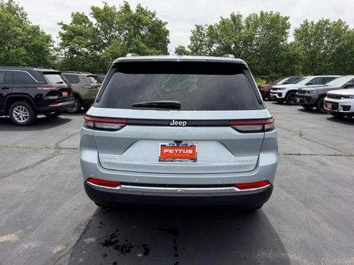 Silver Zynith 2026 Jeep Grand Cherokee Laredo 4x4
