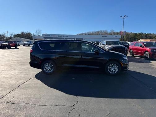 2026 Chrysler Pacifica Select FWD