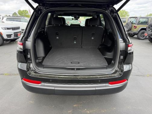 2026 Jeep Grand Cherokee Laredo