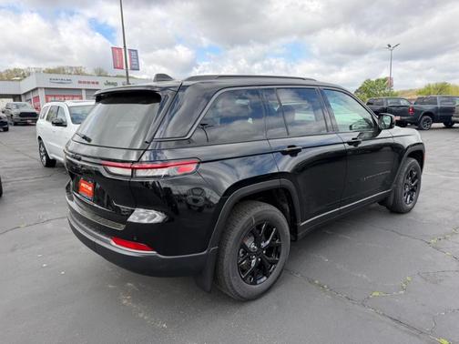 2026 Jeep Grand Cherokee Laredo