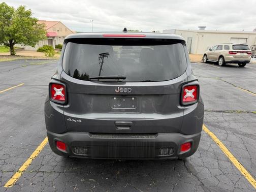 Graphite Gray 2023 Jeep Renegade Latitude