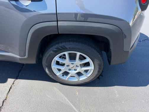 Graphite Gray 2023 Jeep Renegade Latitude