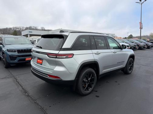 2026 Jeep Grand Cherokee Laredo