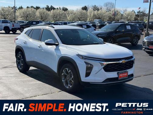 Summit White / White 2025 Chevrolet Trax LT