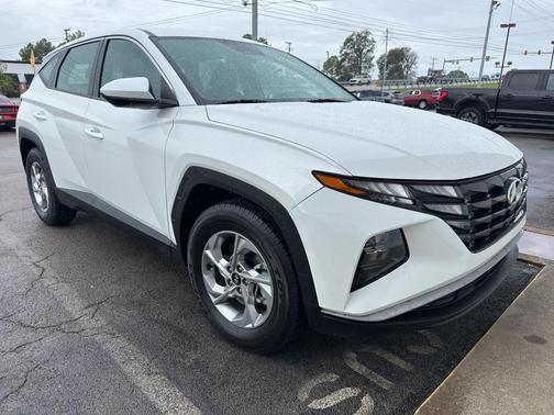 2022 Hyundai TUCSON SE