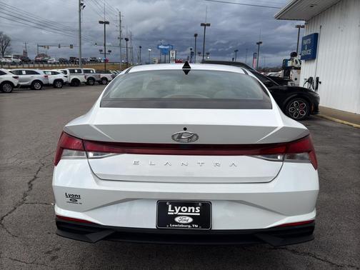 2021 Hyundai ELANTRA SE