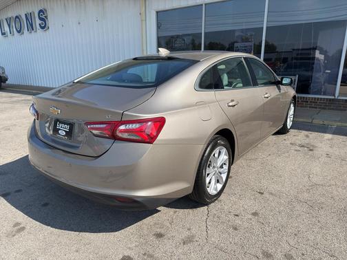 2022 Chevrolet Malibu FWD LT