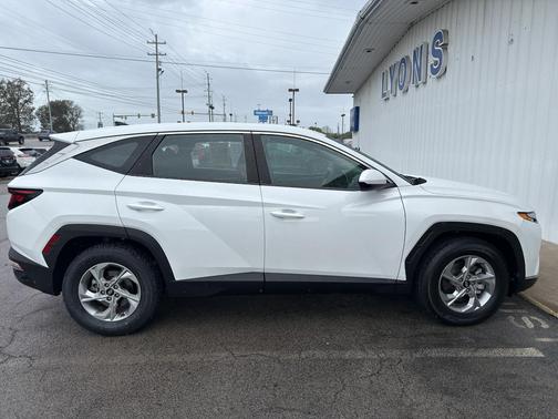 2022 Hyundai TUCSON SE