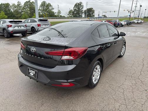 2019 Hyundai ELANTRA SE