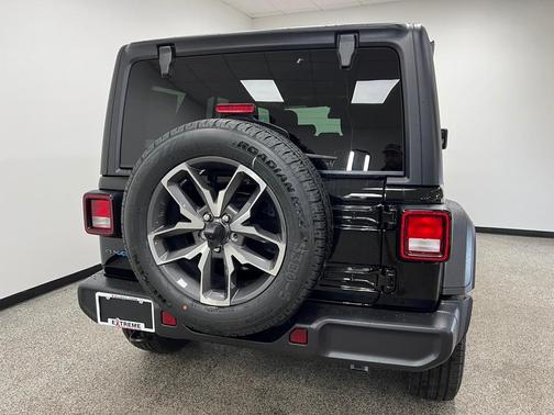 2025 Jeep Wrangler 4xe Sport
