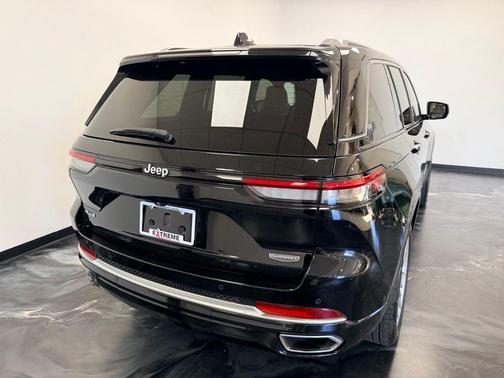 Diamond Black 2022 Jeep Grand Cherokee Summit