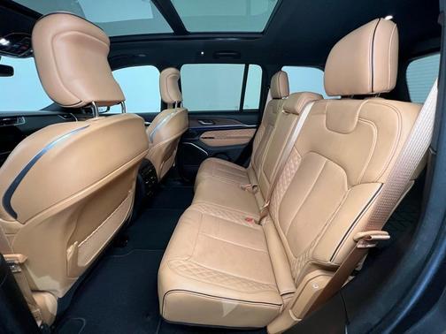 2022 Jeep Grand Cherokee Summit