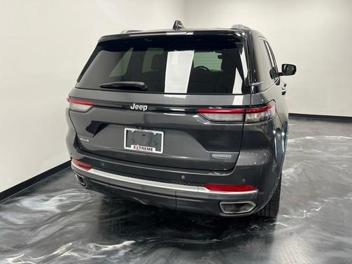 2022 Jeep Grand Cherokee Summit