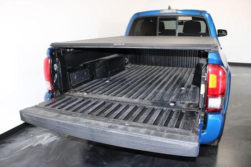 Blue 2016 Toyota Tacoma SR5