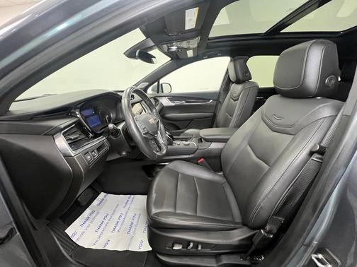 2022 Cadillac XT5 Premium Luxury