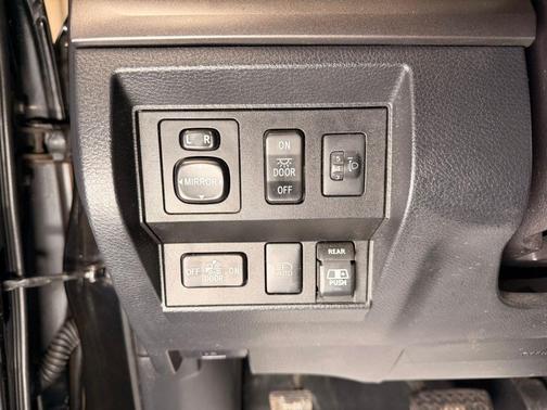 Black 2019 Toyota Tundra SR5