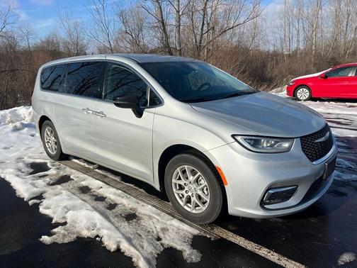 2024 Chrysler Pacifica Touring-L