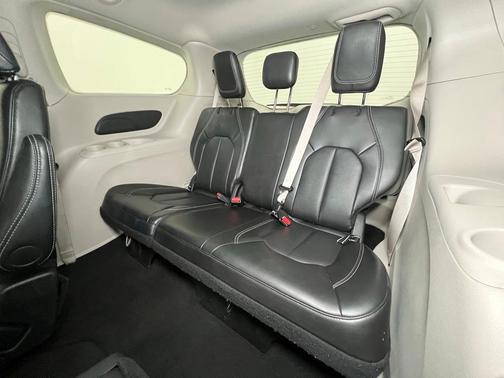 2024 Chrysler Pacifica Touring-L