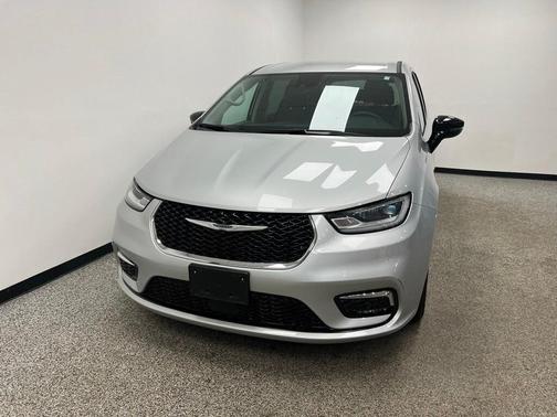 2024 Chrysler Pacifica Touring-L