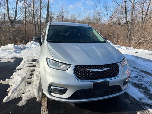 2024 Chrysler Pacifica Touring-L