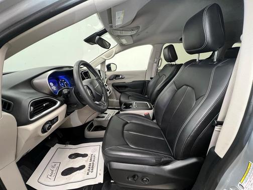 2024 Chrysler Pacifica Touring-L