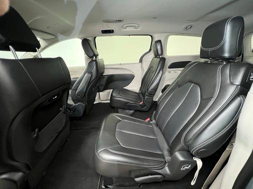 2024 Chrysler Pacifica Touring-L